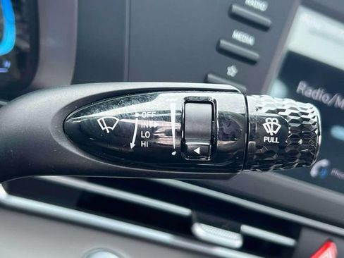 Certified 2025 Hyundai Elantra Sport FWD image 22