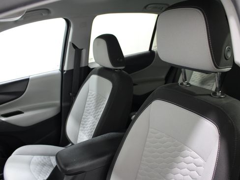 Used 2021 Chevrolet Equinox LS FWD image 4