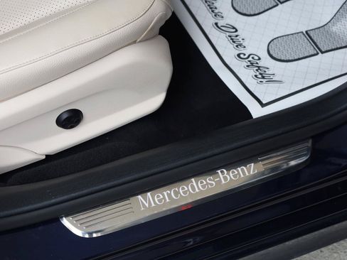 Used 2019 Mercedes-Benz E 300 4MATIC image 34