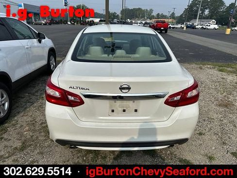 Used 2016 Nissan Altima 2.5 S w/ Interior Lighting Package FWD image 6