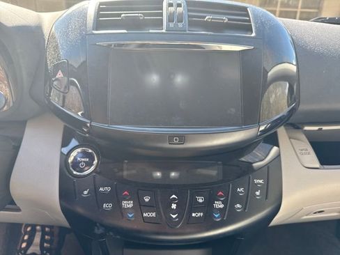 Used 2014 Toyota RAV4 EV image 22