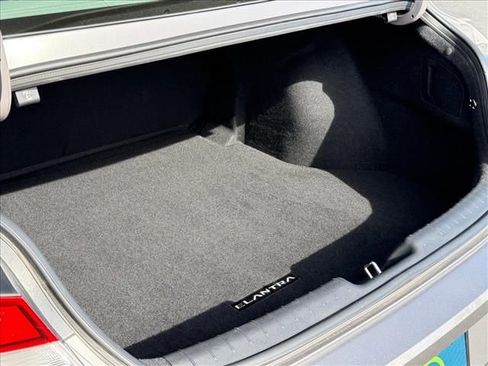 Used 2023 Hyundai Elantra SEL image 12