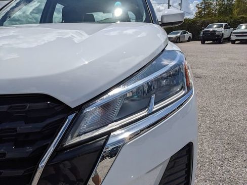 Used 2023 Nissan Kicks SV FWD image 9