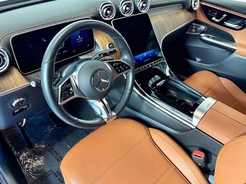 Used 2025 Mercedes-Benz GLC 350e 4MATIC image 9