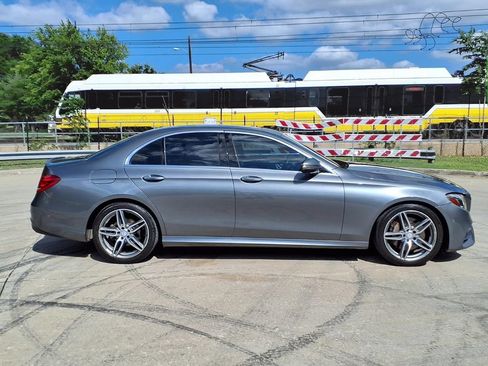 Used 2017 Mercedes-Benz E 300 image 2