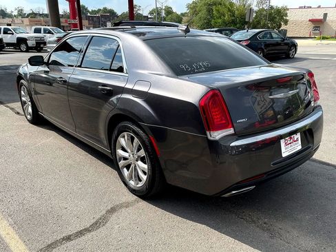 Used 2017 Chrysler 300 Limited image 4