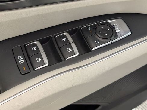 Used 2025 Kia Sorento S w/ Panoramic Sunroof Package FWD image 11