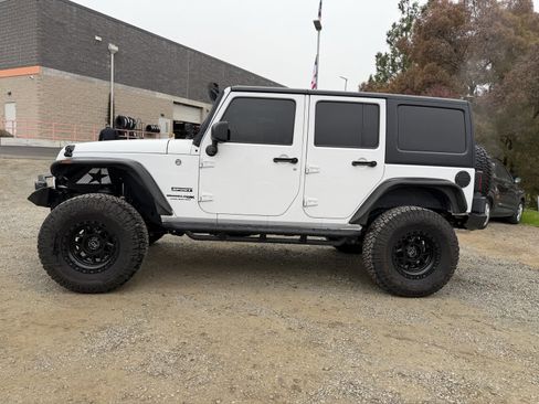 Used 2018 Jeep Wrangler Unlimited Sport S image 2