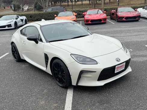 Used 2023 Toyota GR86 Premium image 2