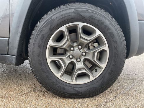 Used 2020 Jeep Cherokee Trailhawk w/ Cold Weather Group image 37