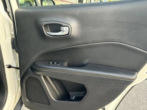 Certified 2018 Jeep Compass Latitude w/ Popular Equipment Group FWD image 31