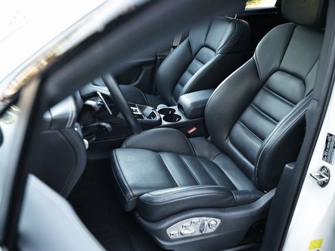 Used 2023 Porsche Macan S image 5