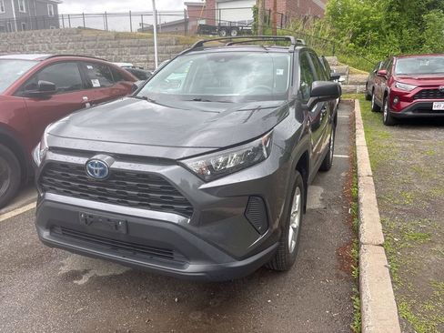 Used 2019 Toyota RAV4 LE w/ Carpet Mat Package AWD/4WD image 3