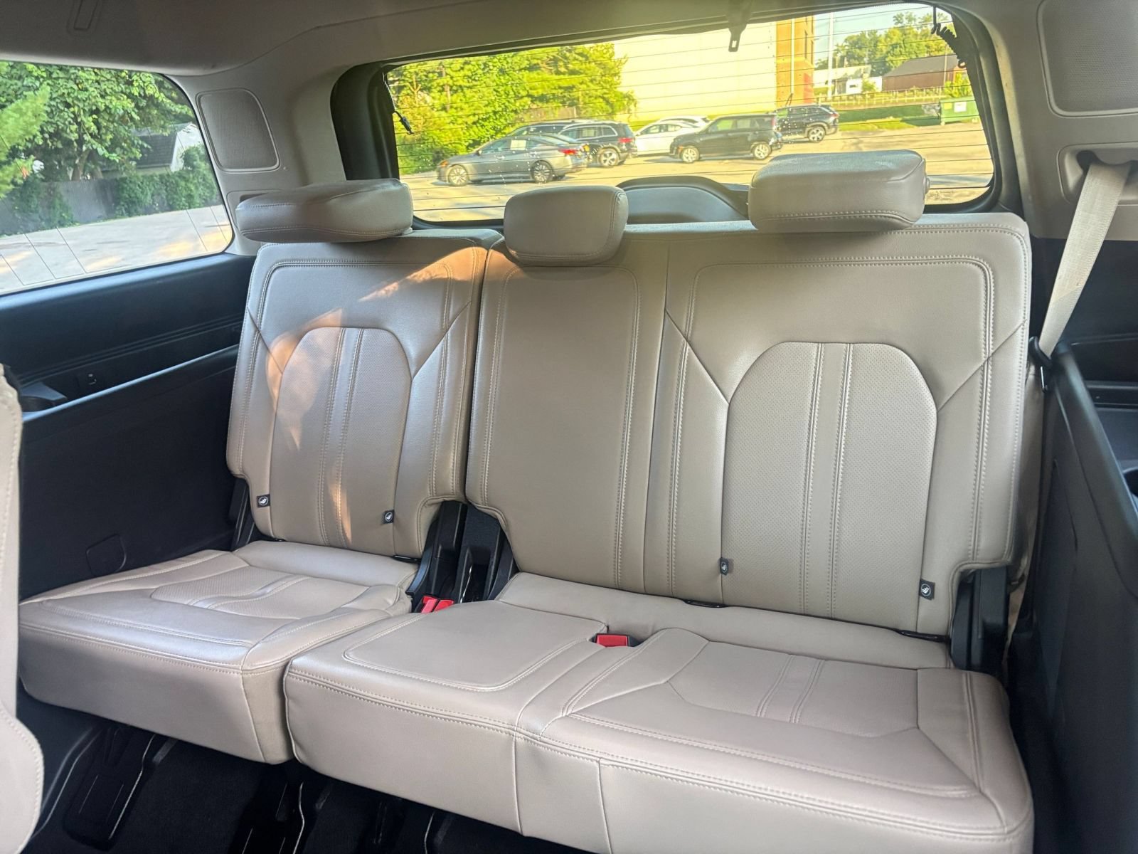 Used 2024 Ford Expedition Limited RWD image 32