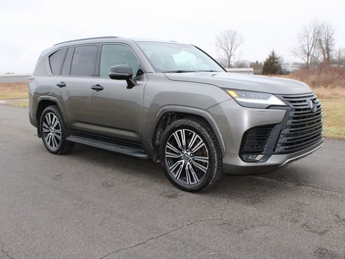 Used 2023 Lexus LX 600 4WD w/ Luxury Package image 42