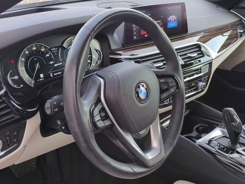 Used 2019 BMW 530e w/ Convenience Package image 18