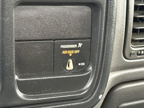 Used 2006 Chevrolet Silverado 3500 2WD Regular Cab image 24