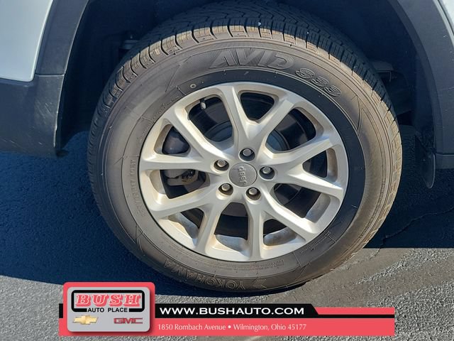 Used 2018 Jeep Cherokee Latitude Plus w/ Comfort/Convenience Group AWD/4WD image 5