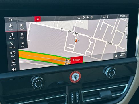 New 2026 Porsche Macan image 22