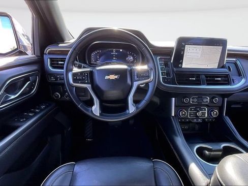 Used 2023 Chevrolet Suburban Premier image 8