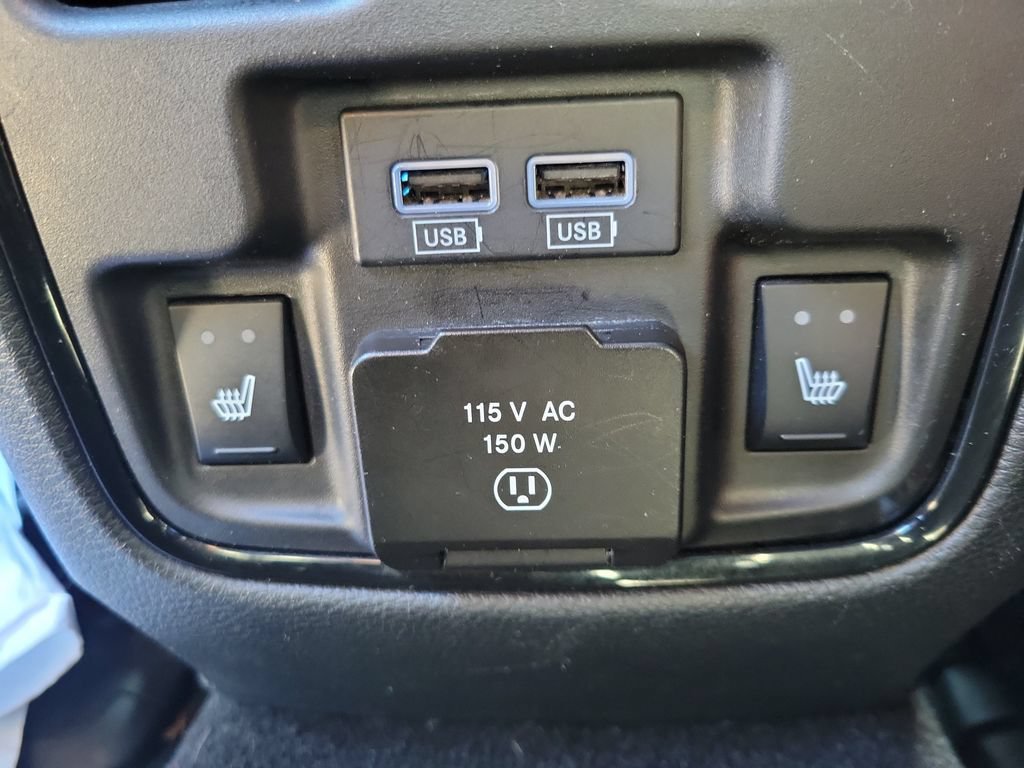 Used 2022 Dodge Durango R/T w/ Tow 'N Go Package AWD/4WD image 16
