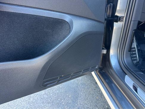 Used 2017 Volkswagen Golf SE image 36