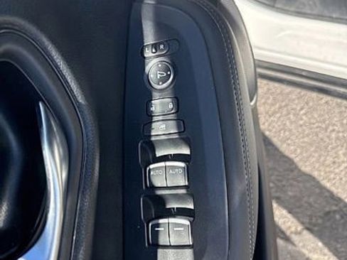 Used 2024 Honda HR-V EX-L image 11