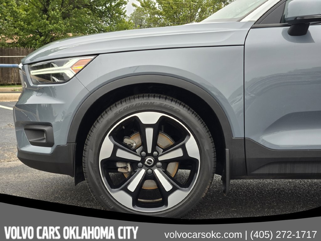Used 2020 Volvo XC40 T5 Momentum w/ Protection Package Premier AWD/4WD image 6