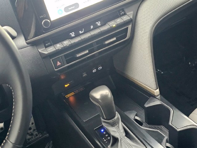 Used 2025 Toyota Camry SE FWD image 35