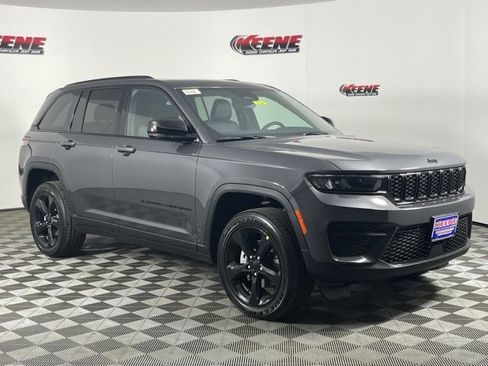 New 2025 Jeep Grand Cherokee Laredo image 2