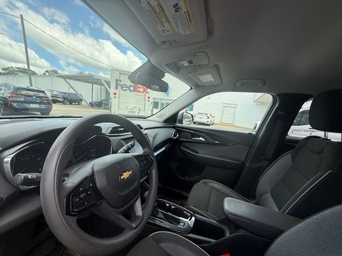 Used 2023 Chevrolet TrailBlazer LT FWD image 11