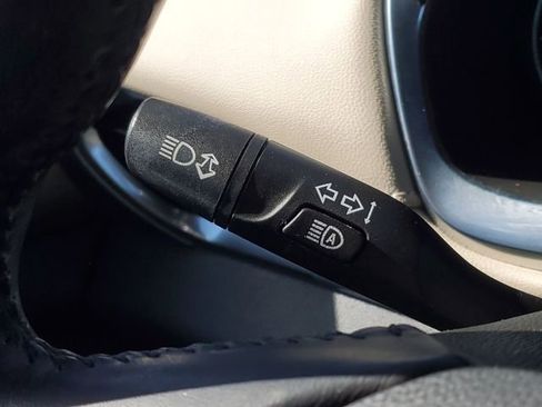 Used 2022 Chevrolet Traverse LT image 13