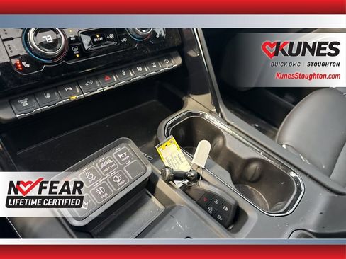 Used 2024 GMC Sierra 2500 AT4X image 35