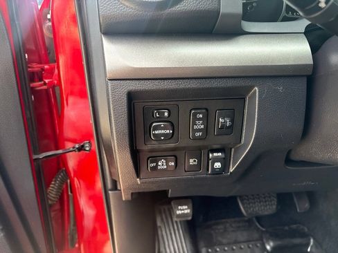Used 2018 Toyota Tundra SR5 w/ SR5 Upgrade Package AWD/4WD image 16