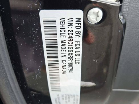 Used 2024 Chrysler Pacifica Limited w/ S Appearance Package FWD image 44