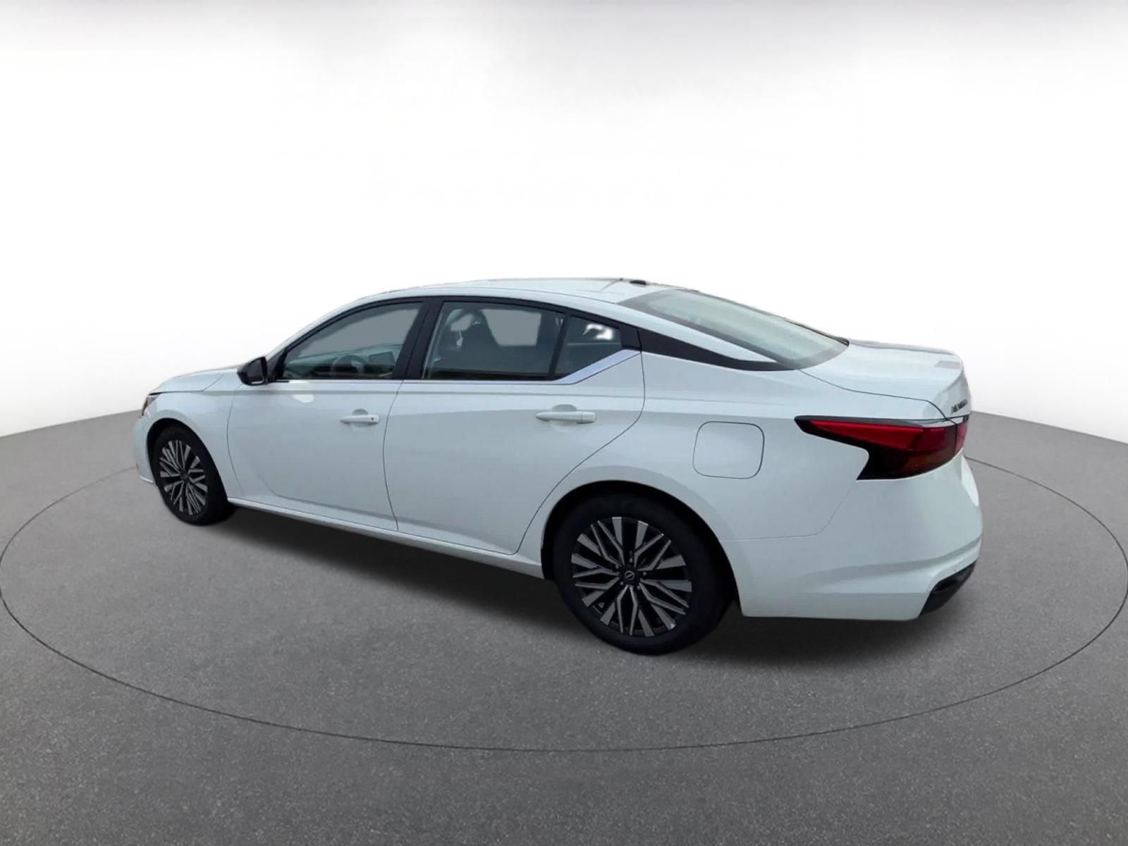 Used 2026 Nissan Altima 2.5 SV FWD image 9
