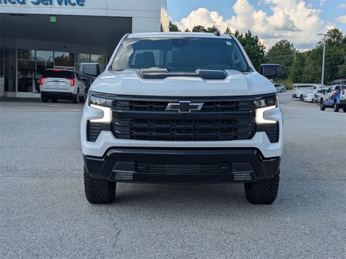 Used 2025 Chevrolet Silverado 1500 LT Trail Boss w/ Convenience Package II image 3