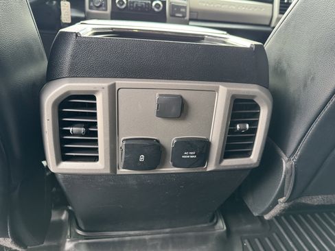 Used 2019 Ford F250 Lariat w/ Chrome Package image 33