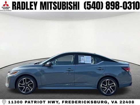 Used 2025 Nissan Sentra SR w/ SR Premium Package FWD image 16