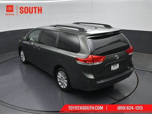 Used 2014 Toyota Sienna LE AWD/4WD image 47