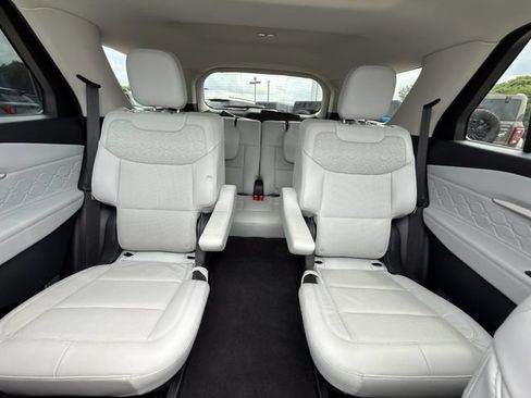Used 2025 Ford Explorer Platinum w/ Ultimate Package AWD/4WD image 53