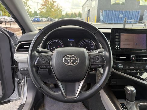 Used 2022 Toyota Camry SE FWD image 16