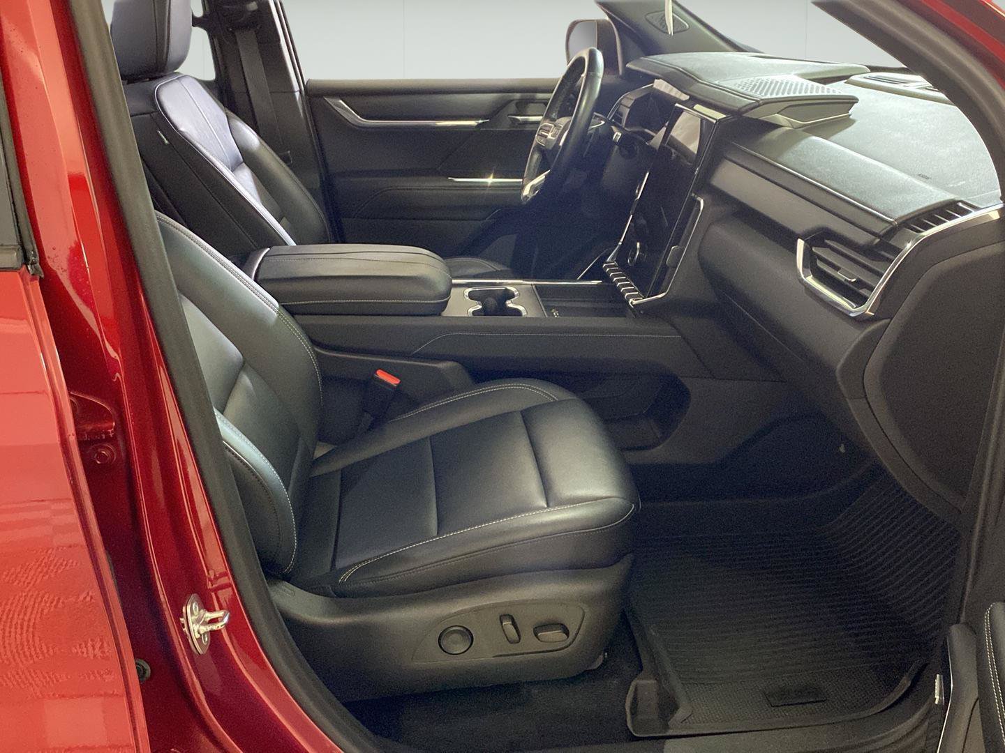 Certified 2024 GMC Acadia Elevation w/ LPO, Floor Liner Package AWD/4WD image 12