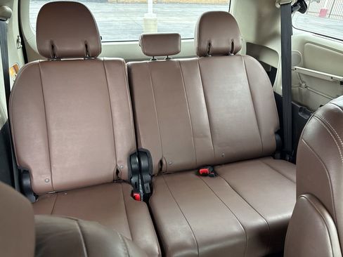Used 2017 Toyota Sienna Limited image 28