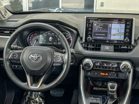 Used 2020 Toyota RAV4 Limited FWD image 12