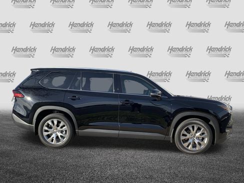 Used 2025 Toyota Grand Highlander AWD image 11
