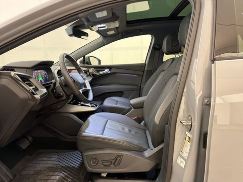 Used 2025 Audi Q4 e-tron Premium w/ Convenience Package image 5