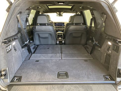 New 2026 BMW X7 M60i image 32