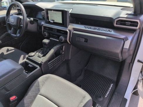 Used 2025 Toyota Tacoma SR5 AWD/4WD image 18