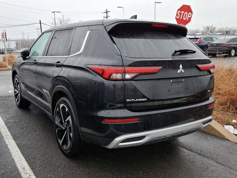 Used 2024 Mitsubishi Outlander SE Black Edition image 3